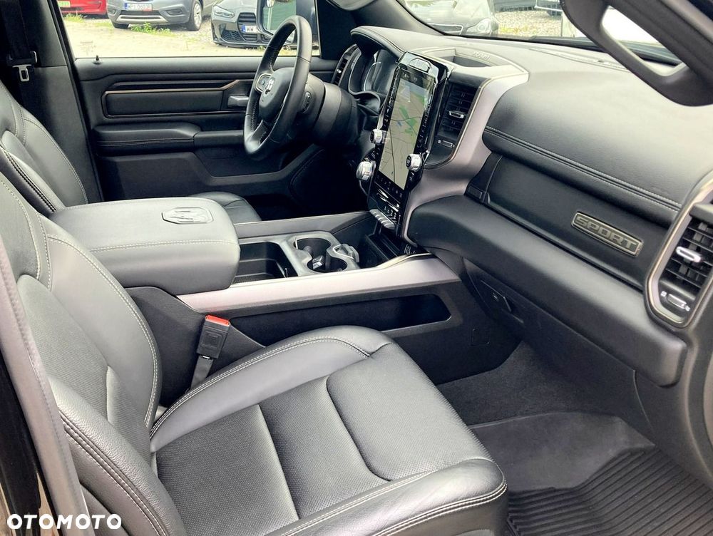 RAM 1500 Crew Cab Sport - 13