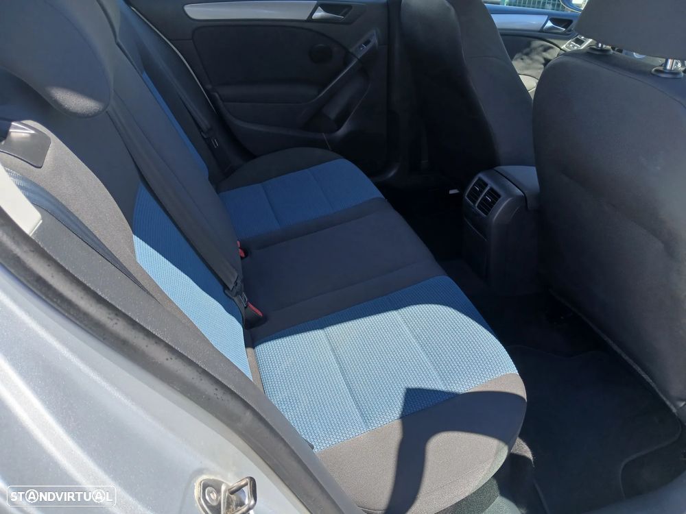 VW Golf 1.6 TDi Trendline BlueMotion - 21