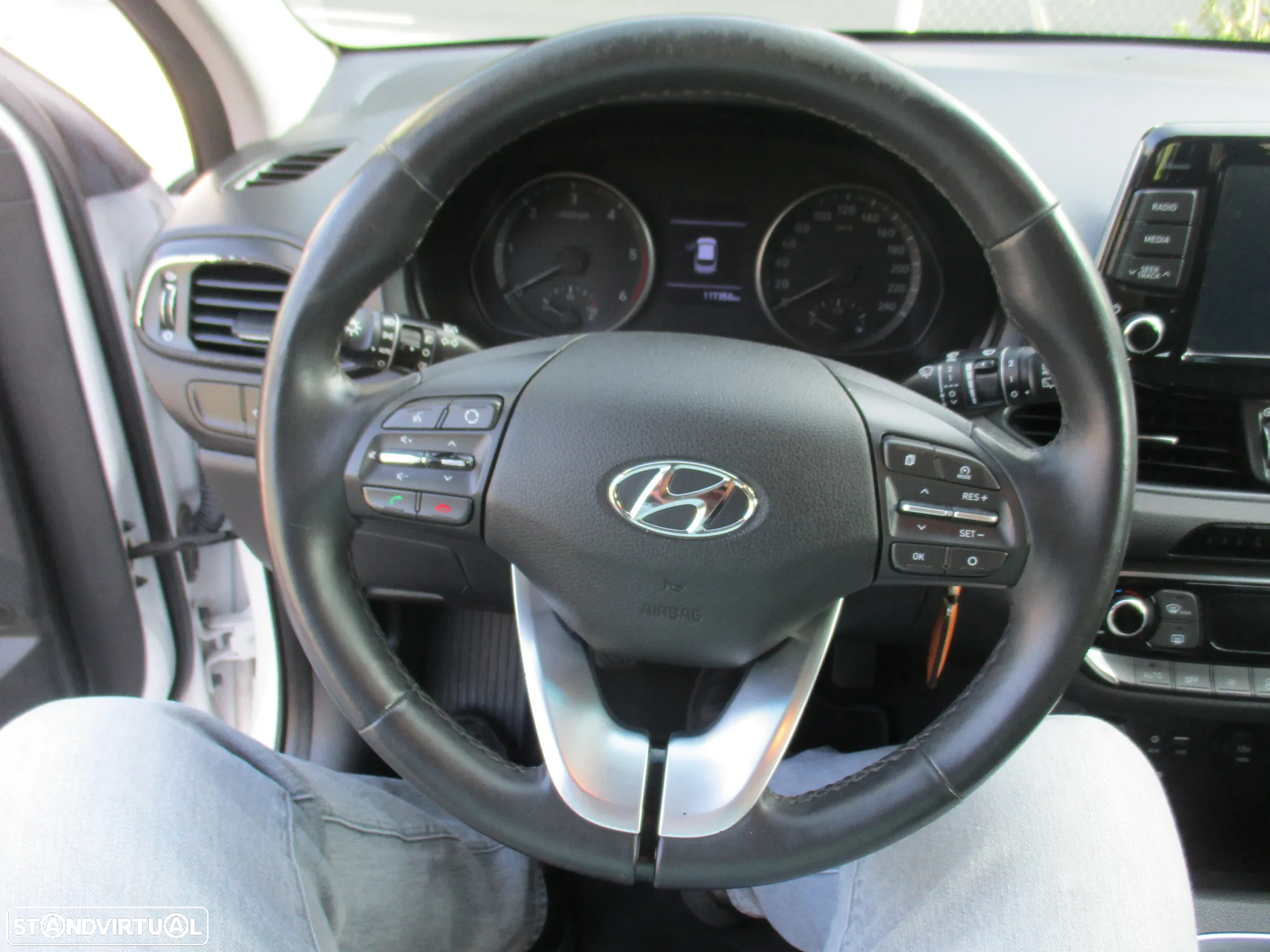 Hyundai i30 1.6 CRDI Comfort+Navi - 9