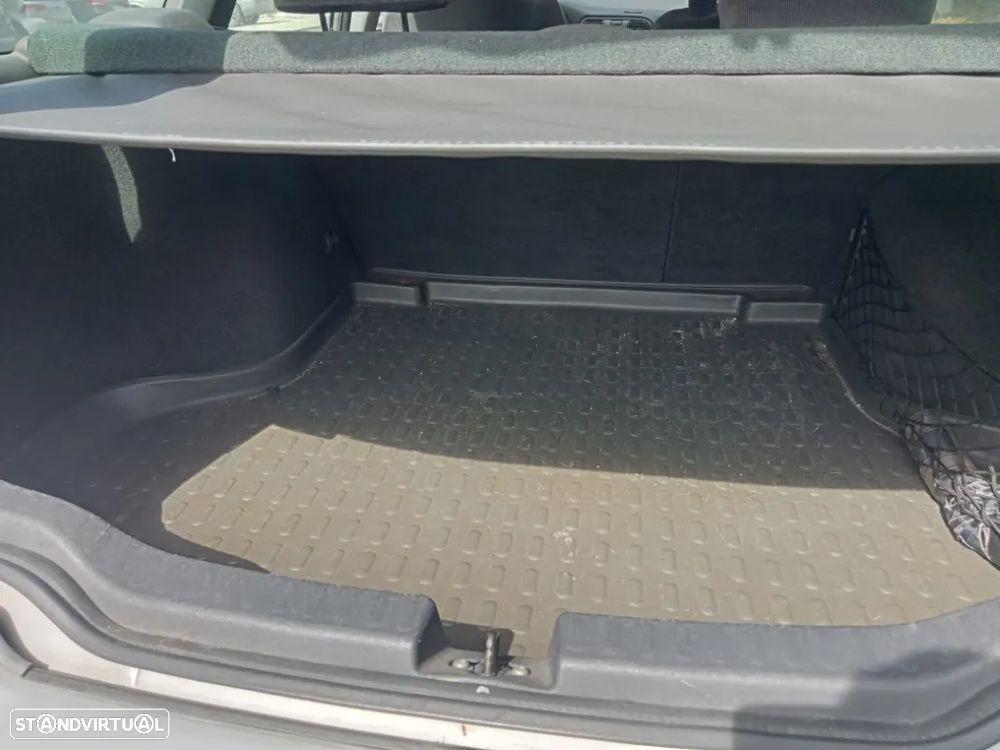 Volvo V40 1.6 - 14