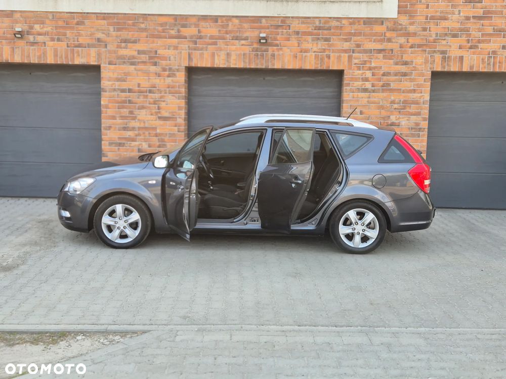 Kia Ceed - 14