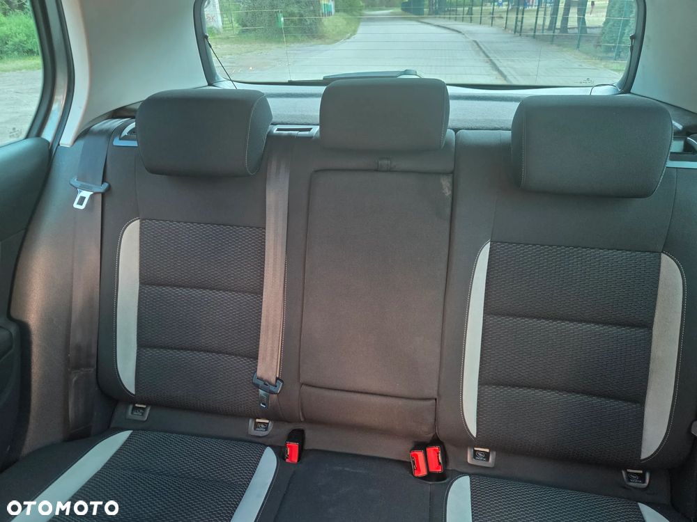 Volkswagen Golf - 6
