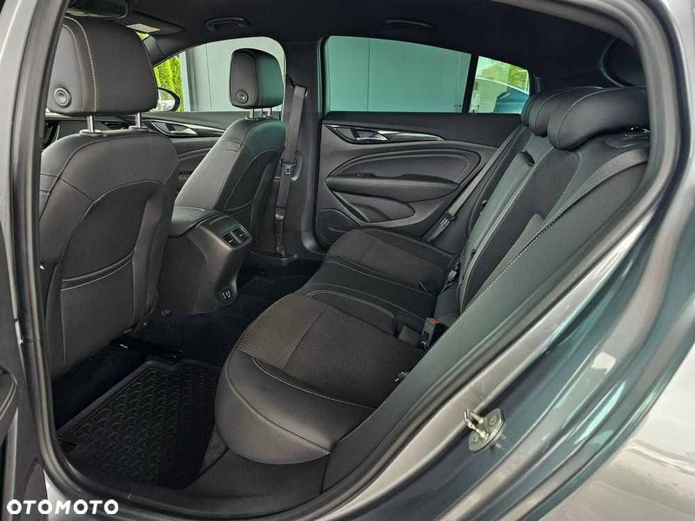 Opel Insignia - 32