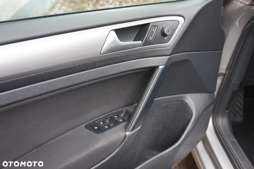 Volkswagen Golf - 10