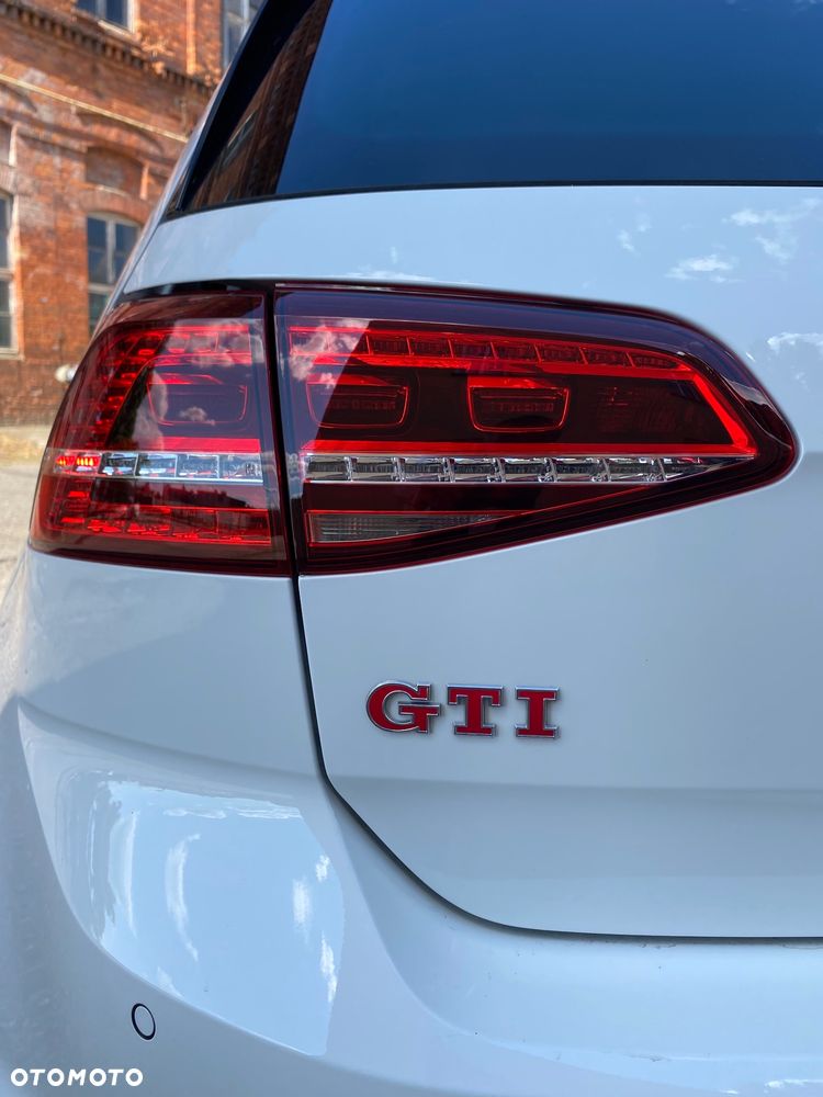 Volkswagen Golf - 15