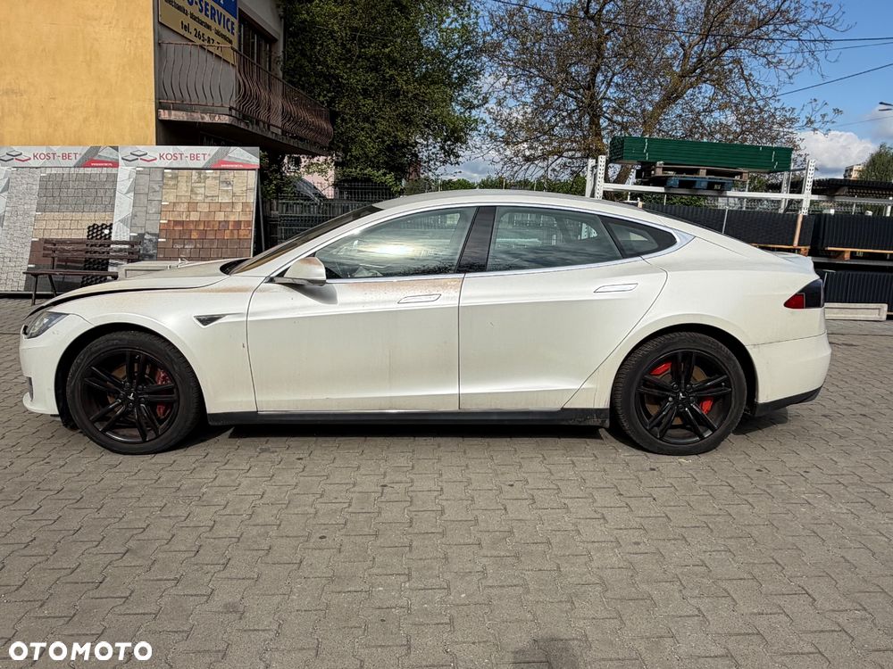 Tesla Model S - 12