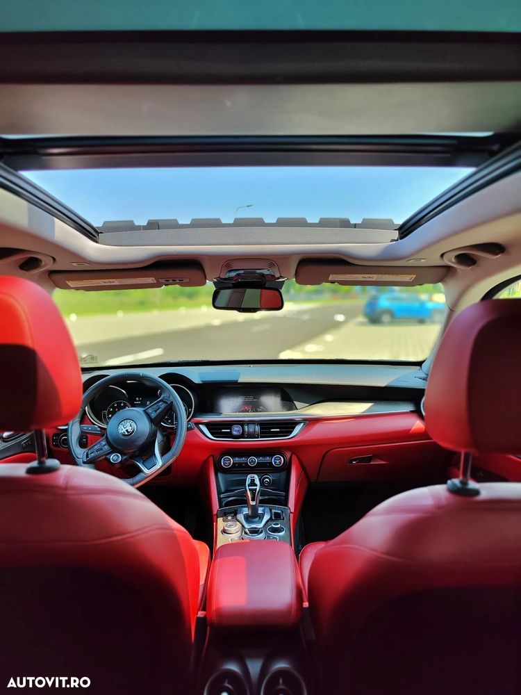 Alfa Romeo Stelvio 2.0 Turbo AWD AT8 Veloce - 2
