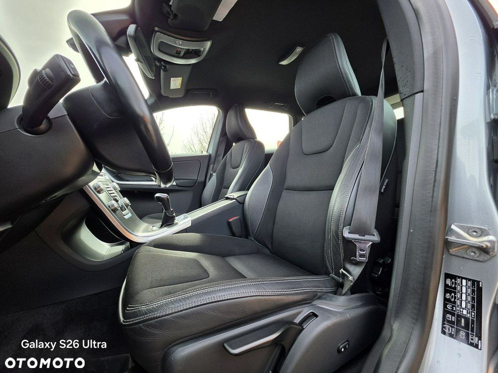 Volvo XC 60 D4 Momentum - 29