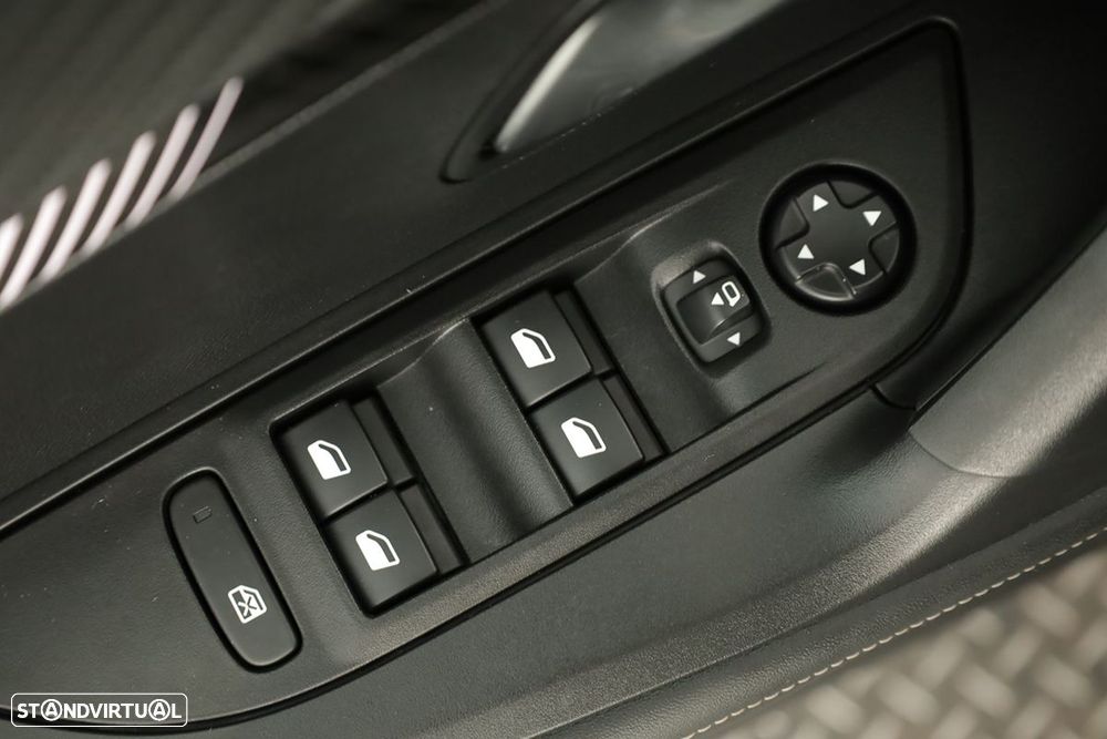 Peugeot 2008 1.2 PureTech Allure - 20