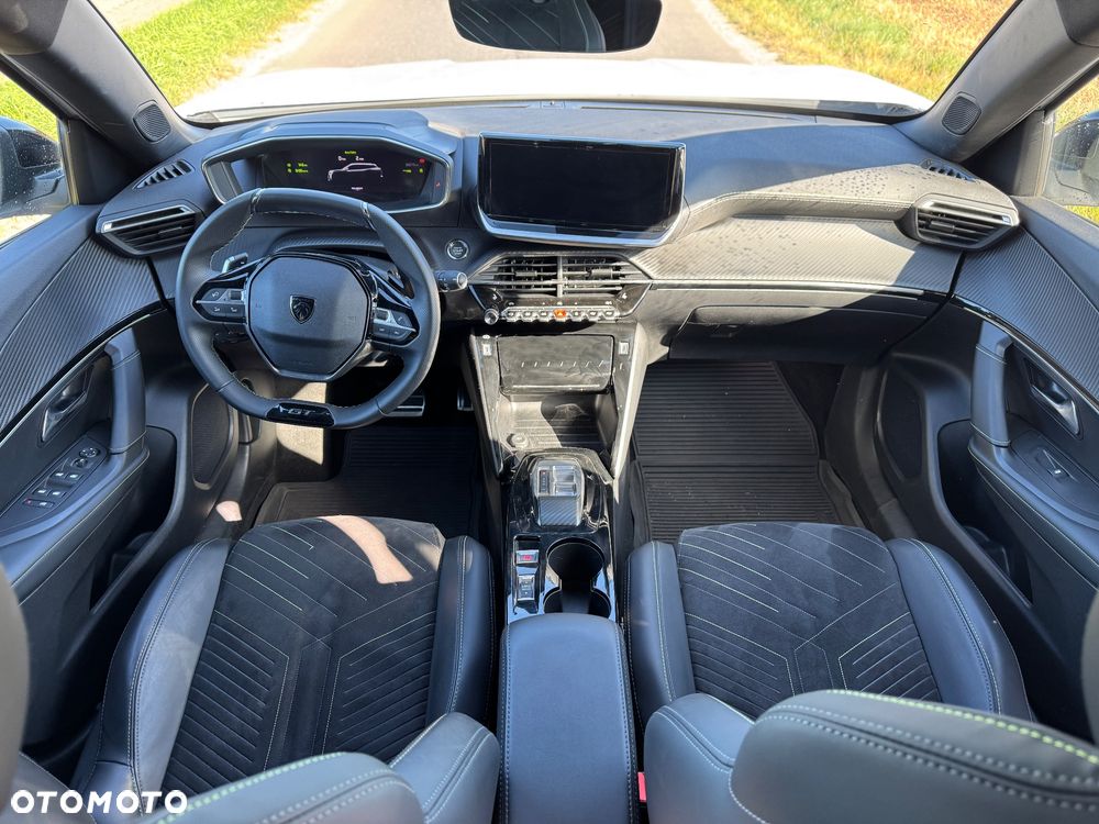 Peugeot 2008 PureTech 130 EAT8 GT Pack - 12