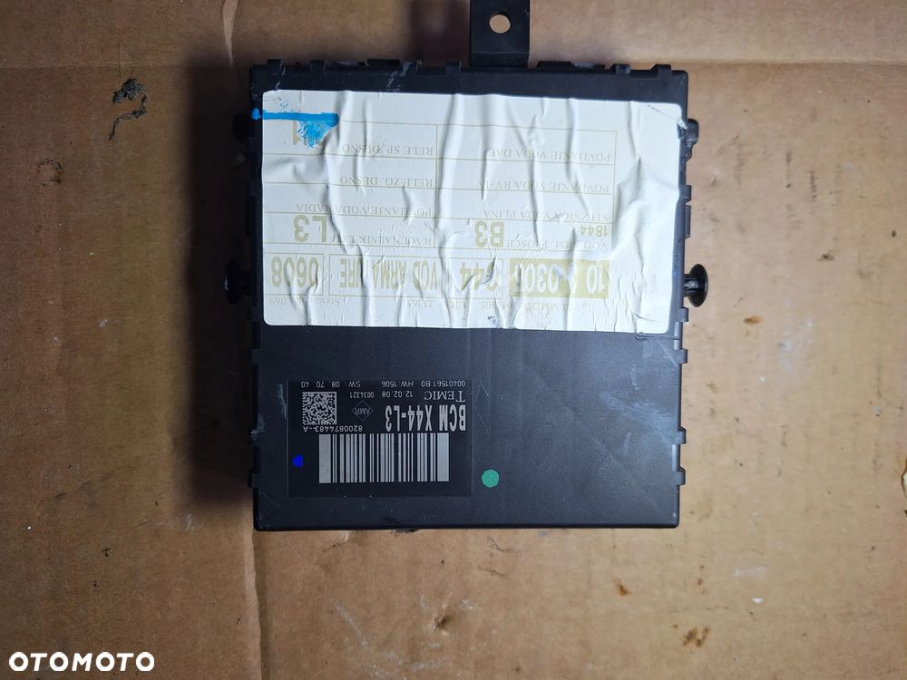 renault twingo  II LIFT moduł BCMX44L3   8200874483-A   (11/7) - 2