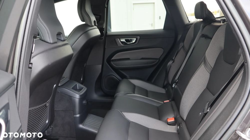 Volvo XC 60 T6 Plug-In Hybrid AWD Plus Dark - 18