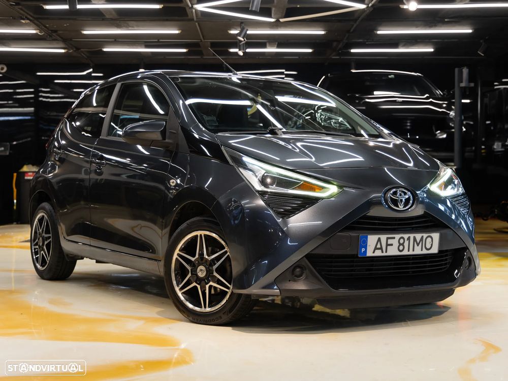 Toyota Aygo x-play connect - 2
