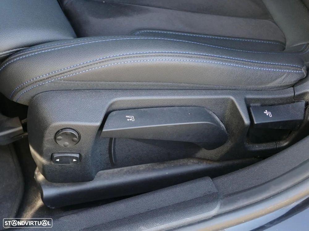BMW 330 e Pack Desportivo M Auto - 32