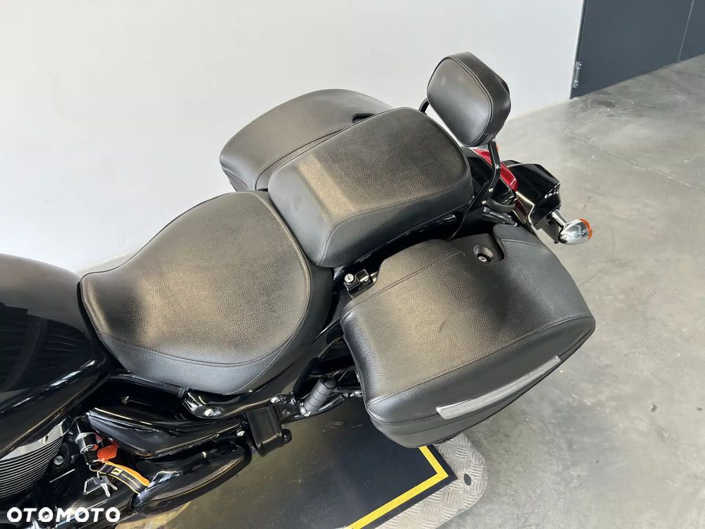 Suzuki Intruder - 8