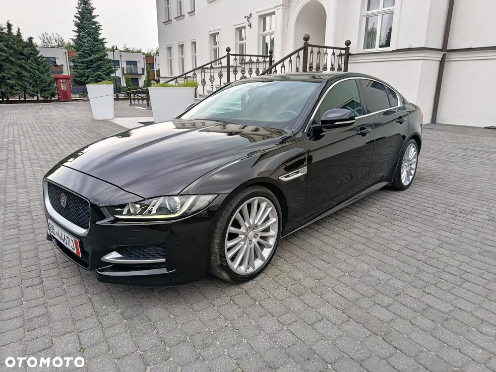 Jaguar XE D180 R-Dynamic S - 2