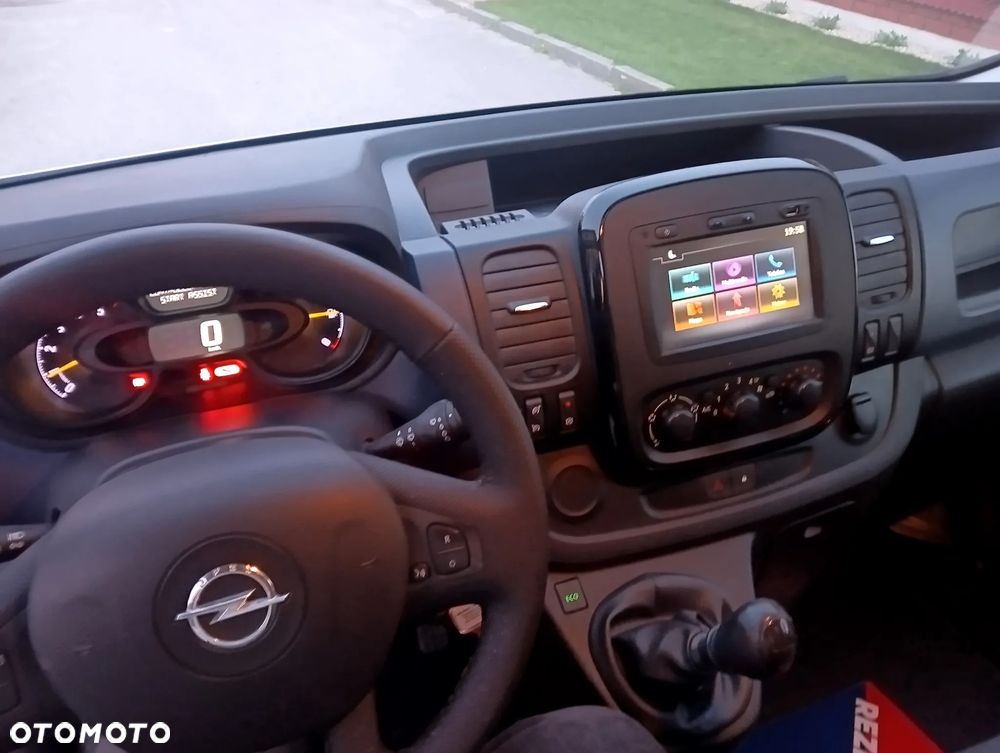 Opel Vivaro - 8