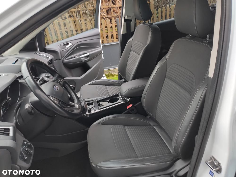 Ford Kuga 2.0 TDCi 2x4 Titanium - 10