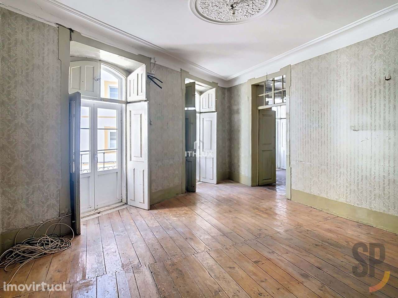 Viver ou Investir no Coração de Elvas – Um Imóvel Único com Potencial - Grande imagem: 3/54