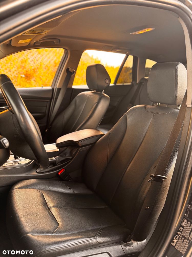 BMW Seria 3 330d Touring xDrive - 9