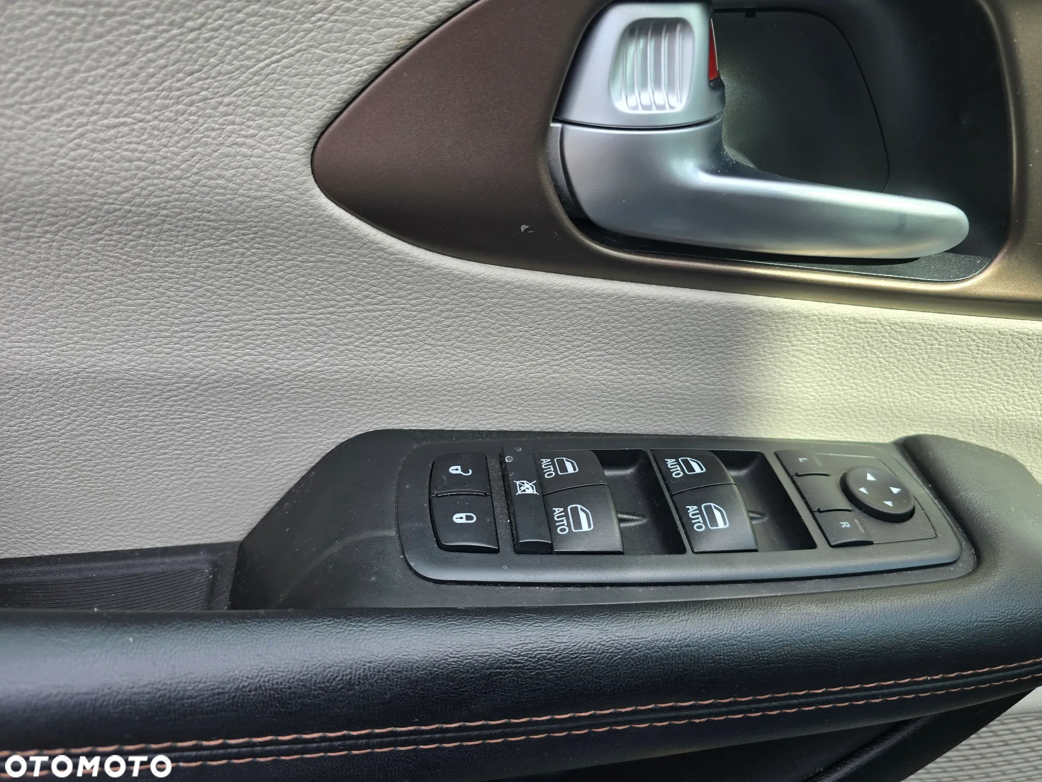 Chrysler Pacifica - 13