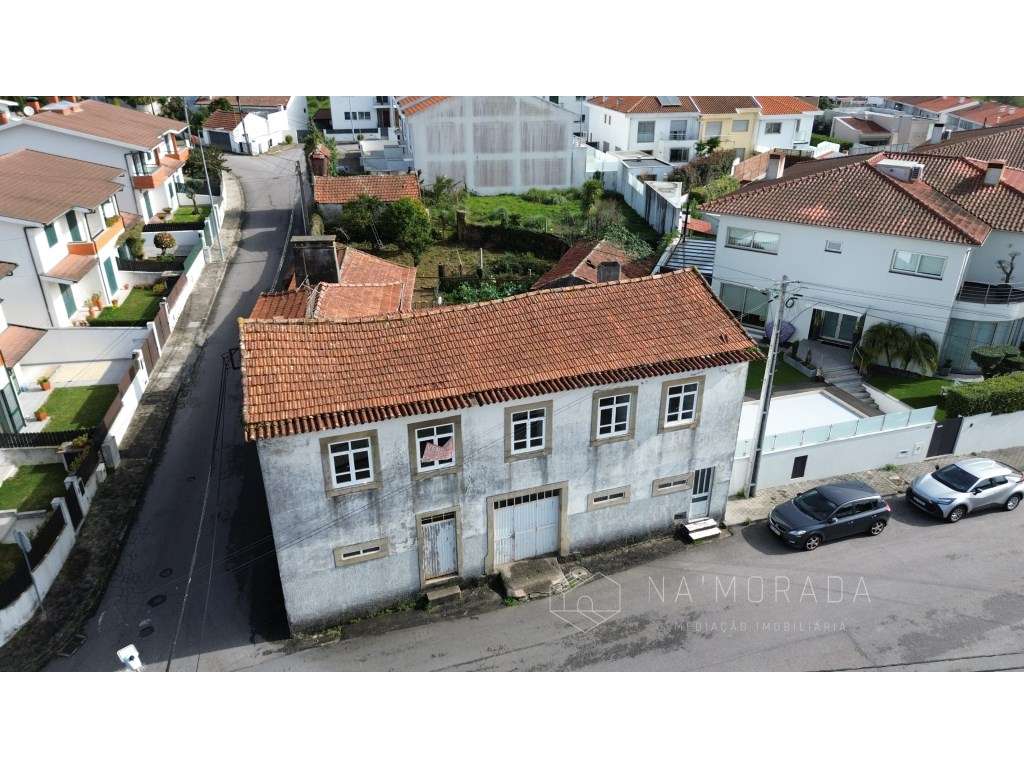 Propriedade para restauro em pleno centro de Santa Maria da Feira - Grande imagem: 3/40