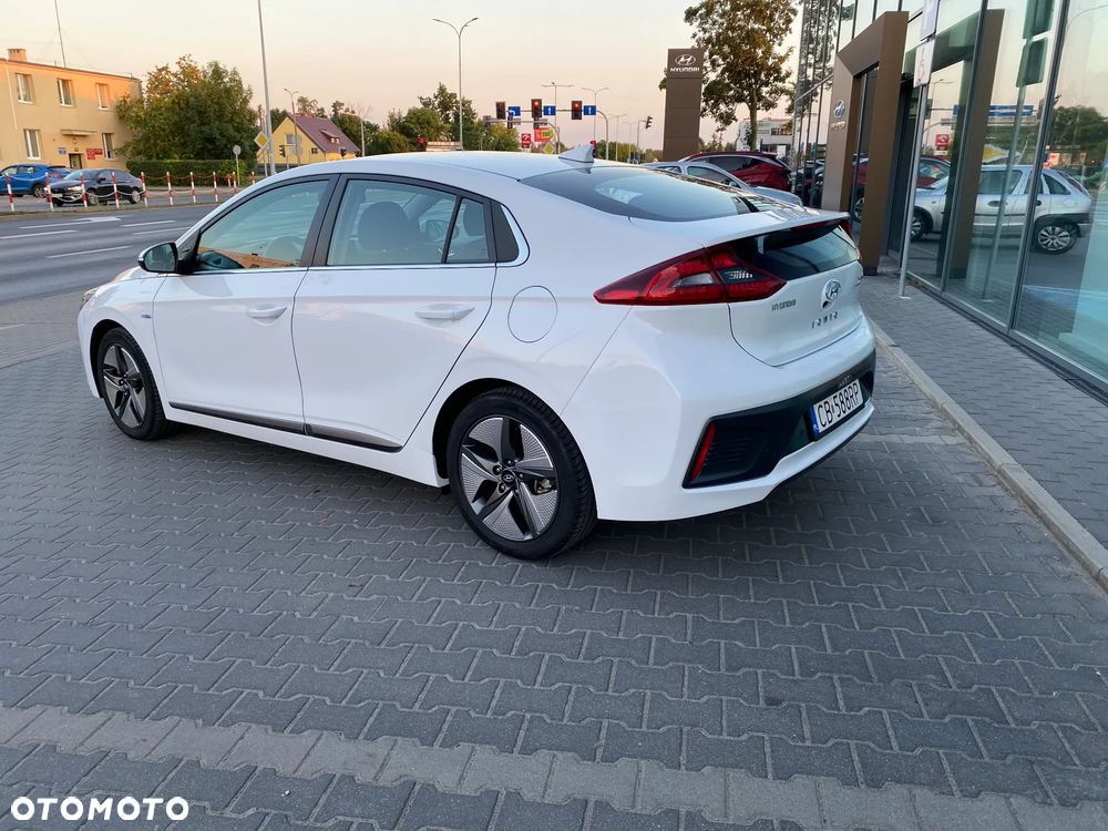 Hyundai IONIQ - 3