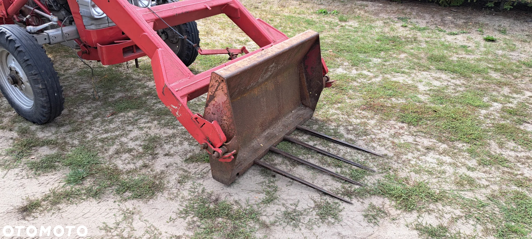 Tur ładowacz czołowy Massey Ferguson 133 - 3