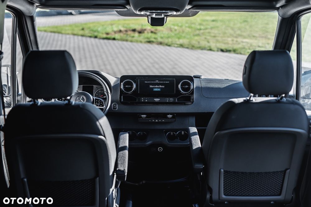 Mercedes-Benz Sprinter - 13
