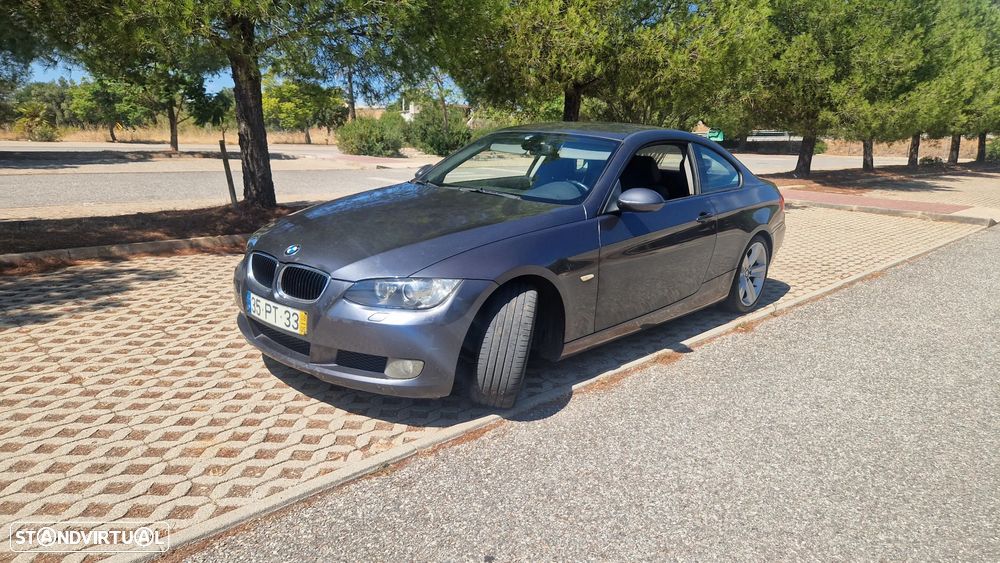 BMW 320 i Coupe - 2