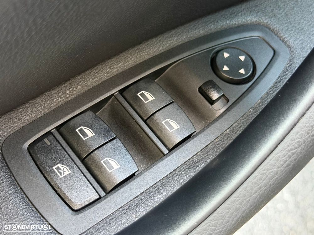 BMW X1 16 d sDrive Advantage - 25