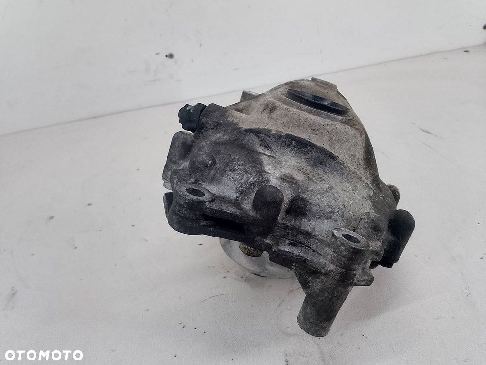 DYFERENCJAŁ PRZÓD BMW SERIA 7 F01 7558090   7558154 4.4 - 5