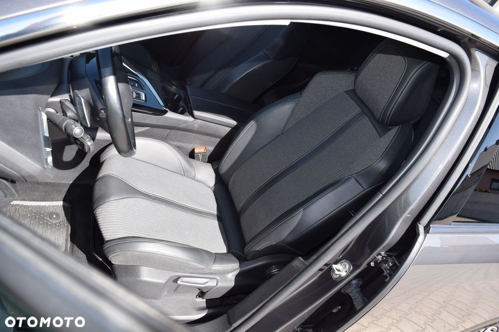 Peugeot 3008 225 e-EAT8 Allure - 18