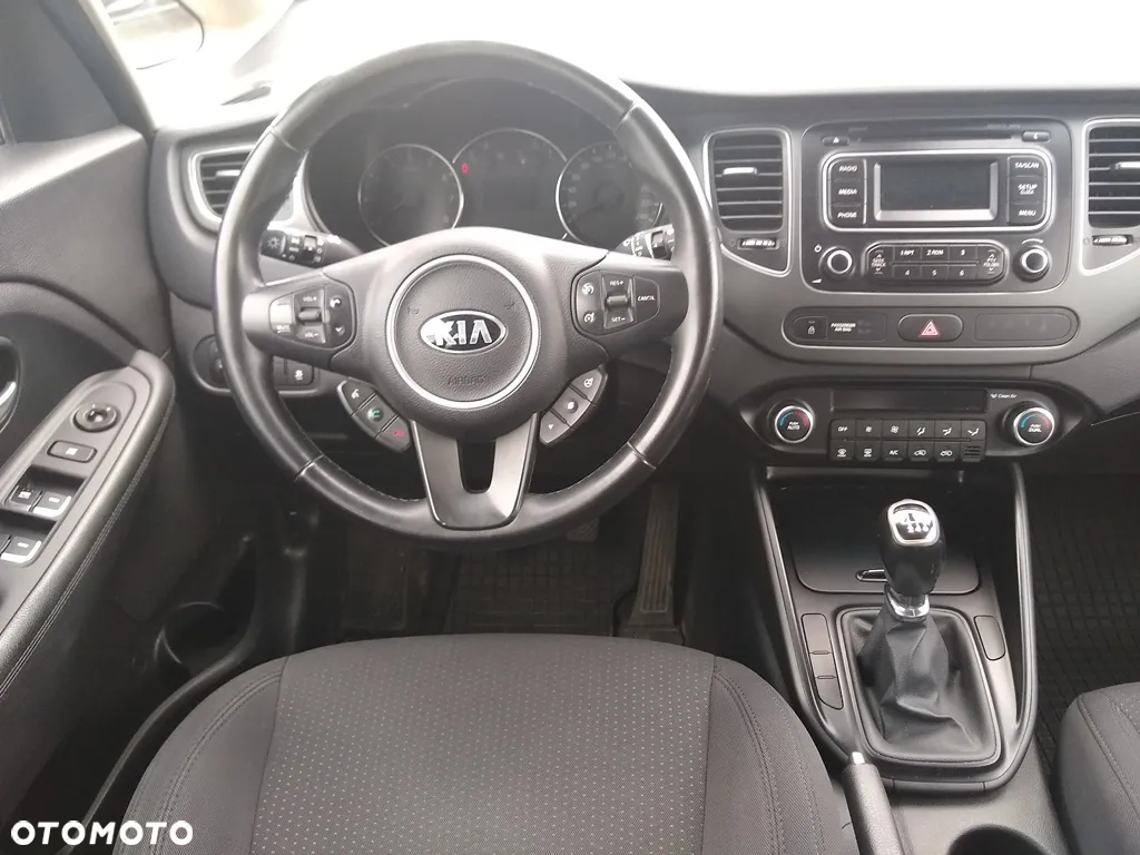 Kia Carens - 11