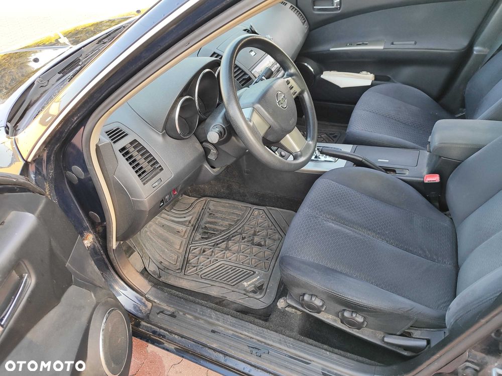 Nissan Altima - 5