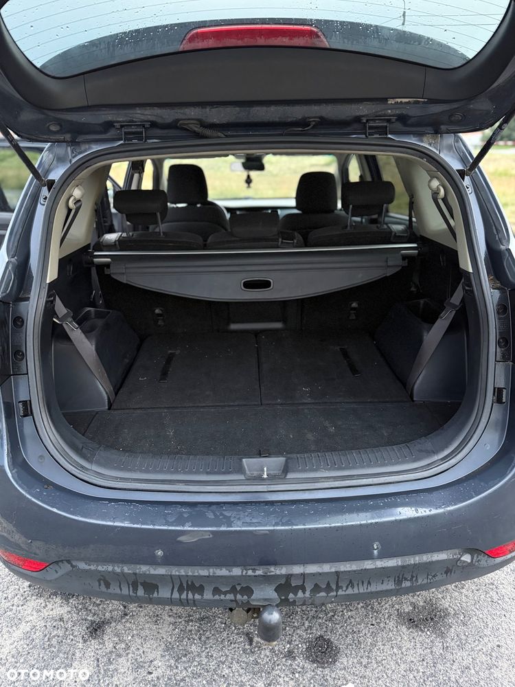 Kia Carens 1.7 CRDi M 7os EU6 - 10