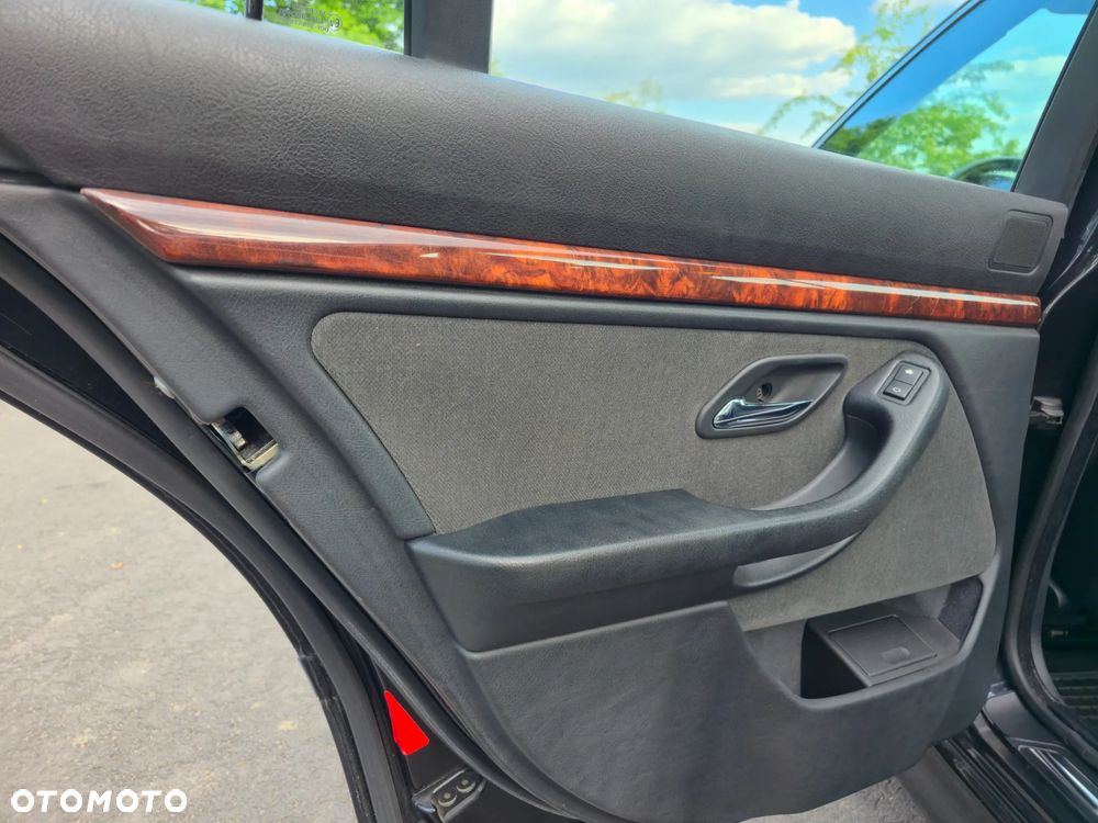 BMW Seria 5 523i - 22