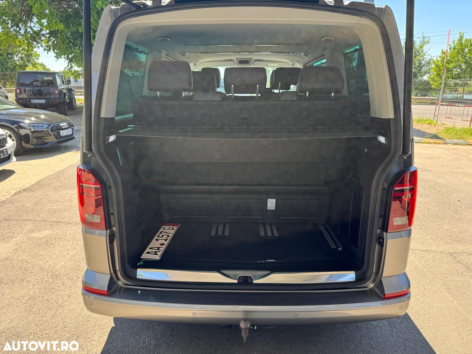 Volkswagen Multivan - 7