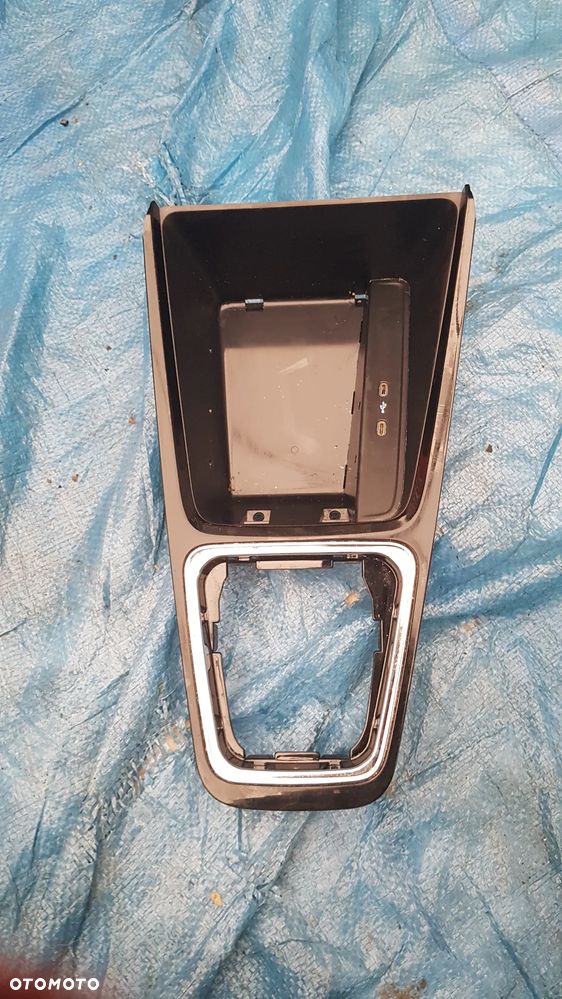 SKODA OCTAVIA IV OSŁONA WYBIERAKA MODUŁ ŁADOWANIA 5E4863212A 657035736