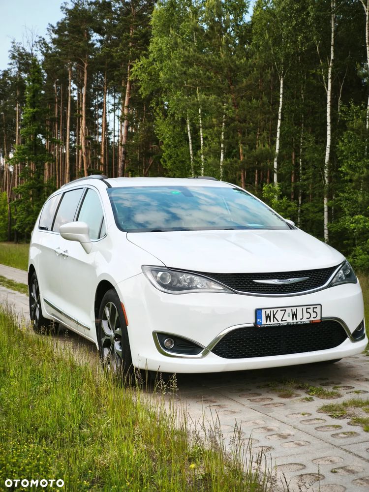 Chrysler Pacifica - 2