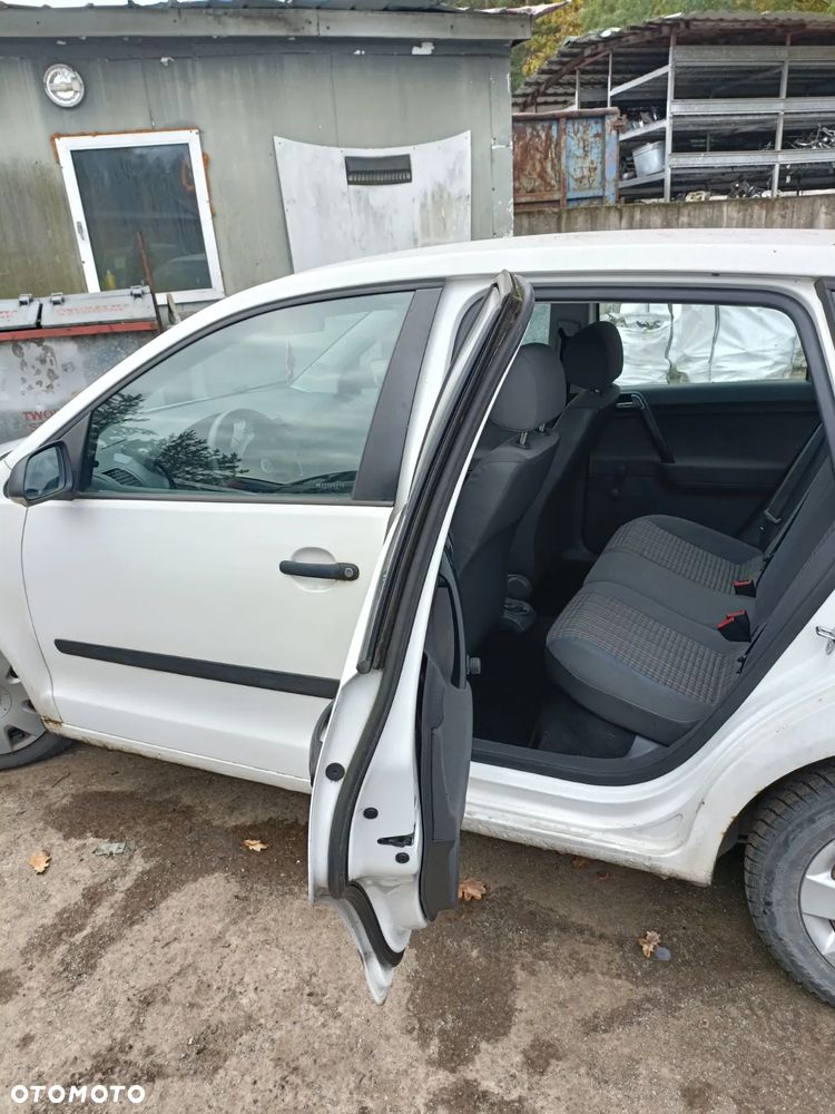 VOLKSWAGEN POLO IV 9N 01-09 LIFT 2009 r. LB9A DRZWI LEWY TYŁ LT BIAŁE * - 9