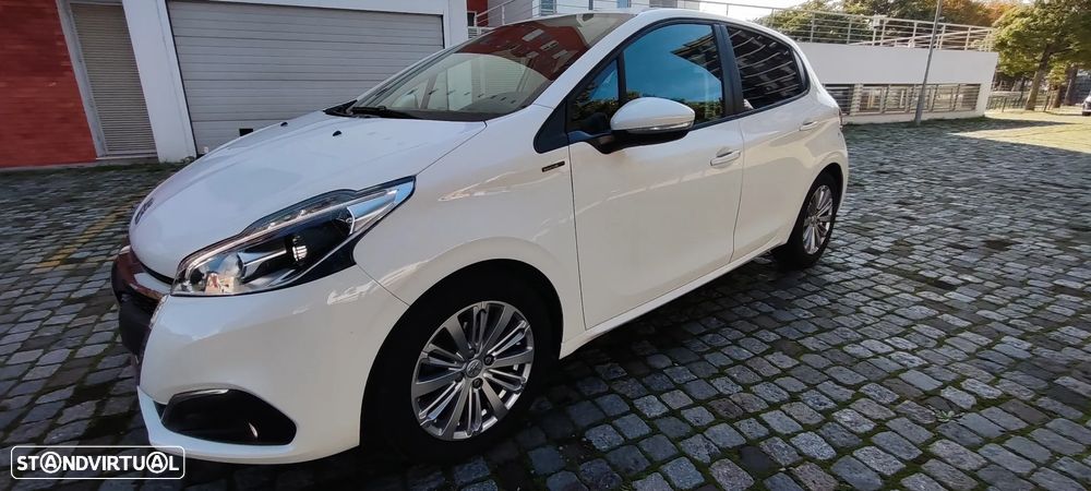 Peugeot 208 1.2 PureTech Signature - 31