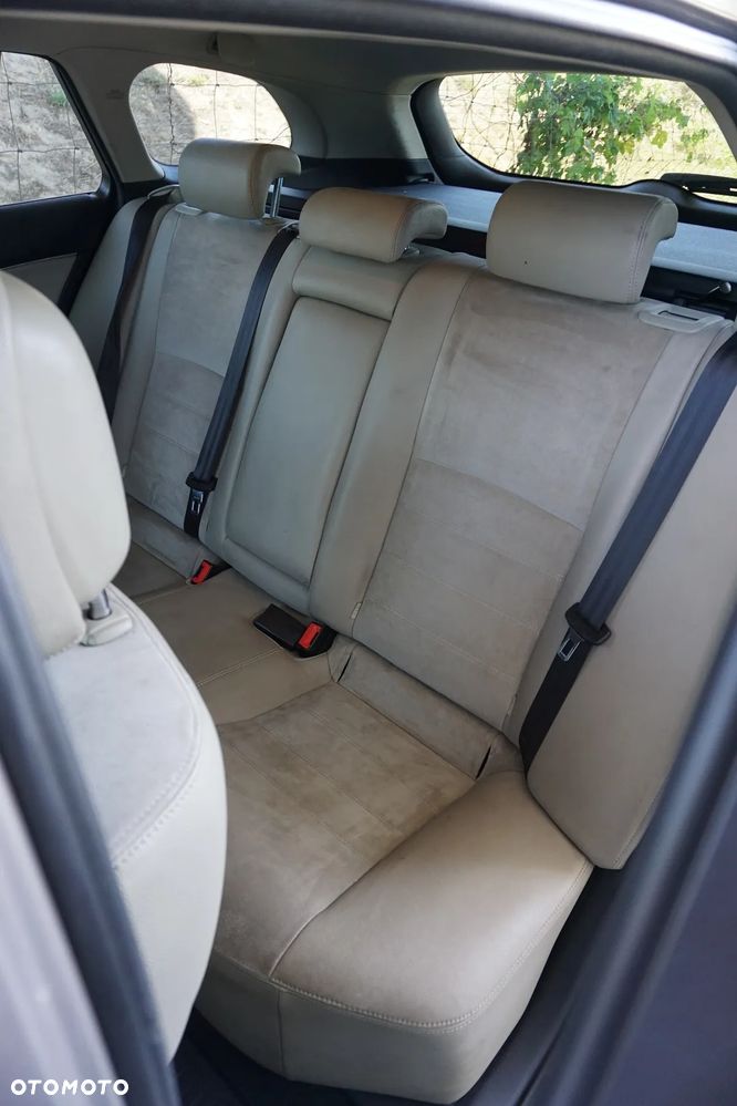 Toyota Avensis 1.8 Style - 22