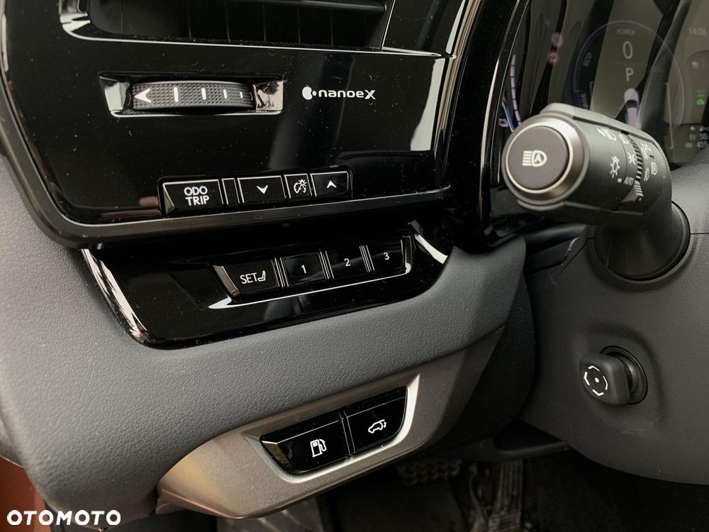 Lexus RX 450h+ Omotenashi - 21