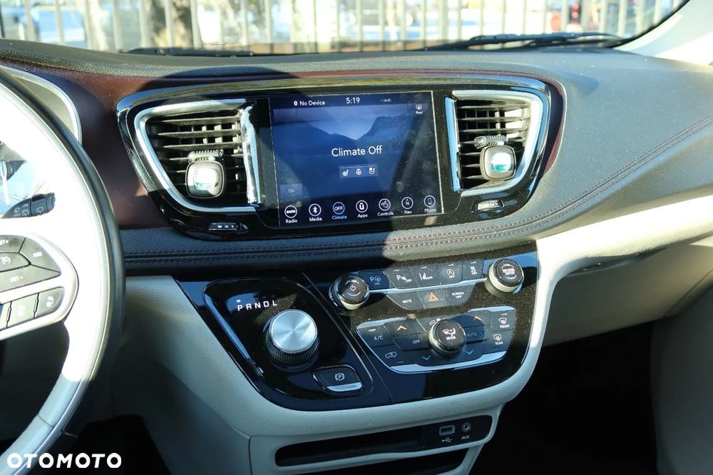 Chrysler Pacifica - 25