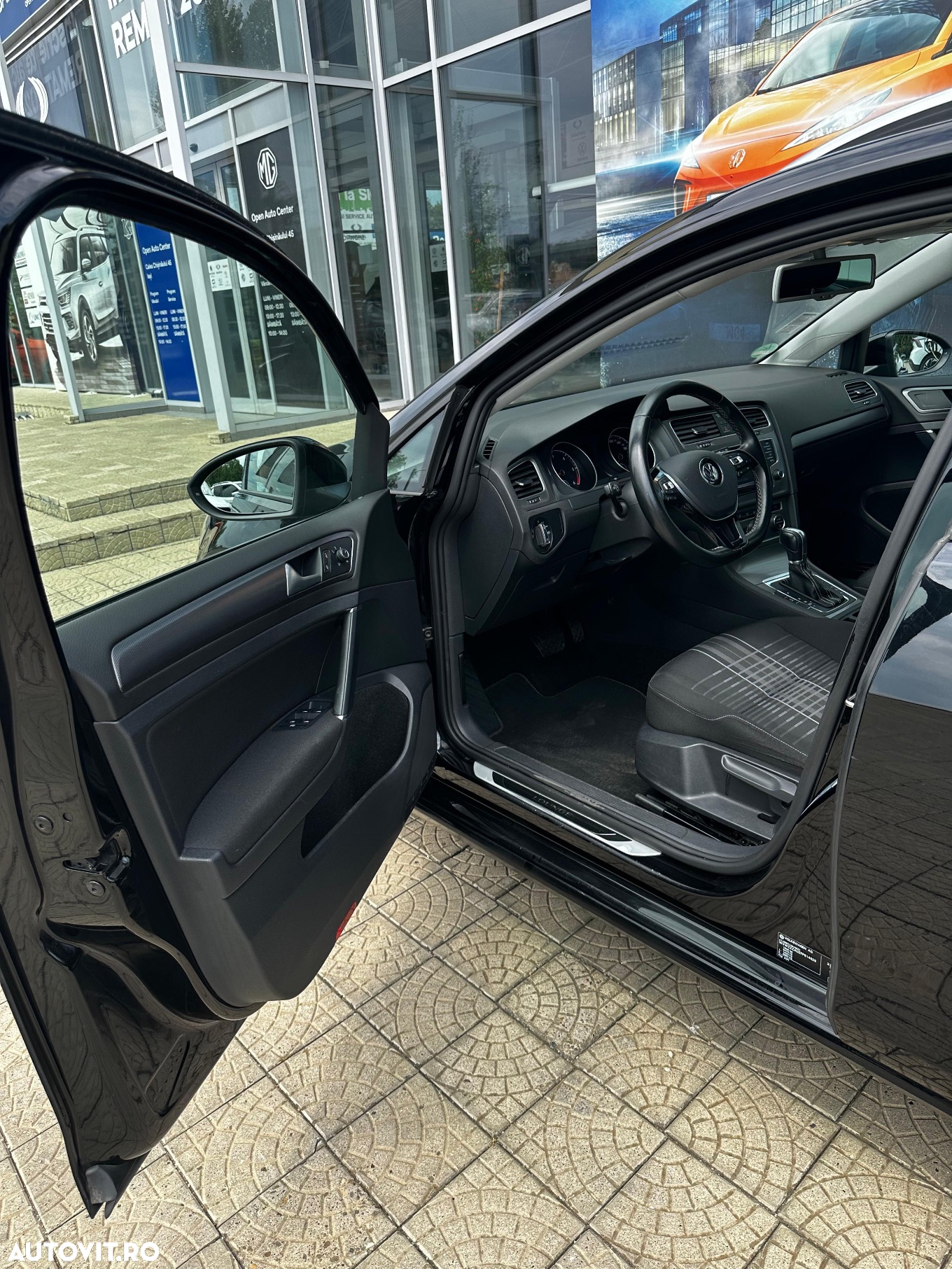 Volkswagen Golf 1.6 TDI BlueMotion Technology DSG Lounge - 10