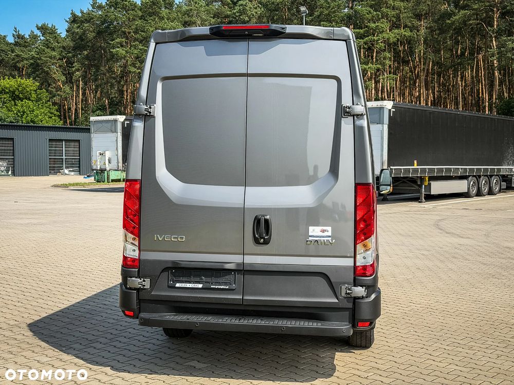 Iveco Daily 35S16A8 V - Furgon Brygadowy 7 osobowy 50 Lecie IVECO od ręki - 12