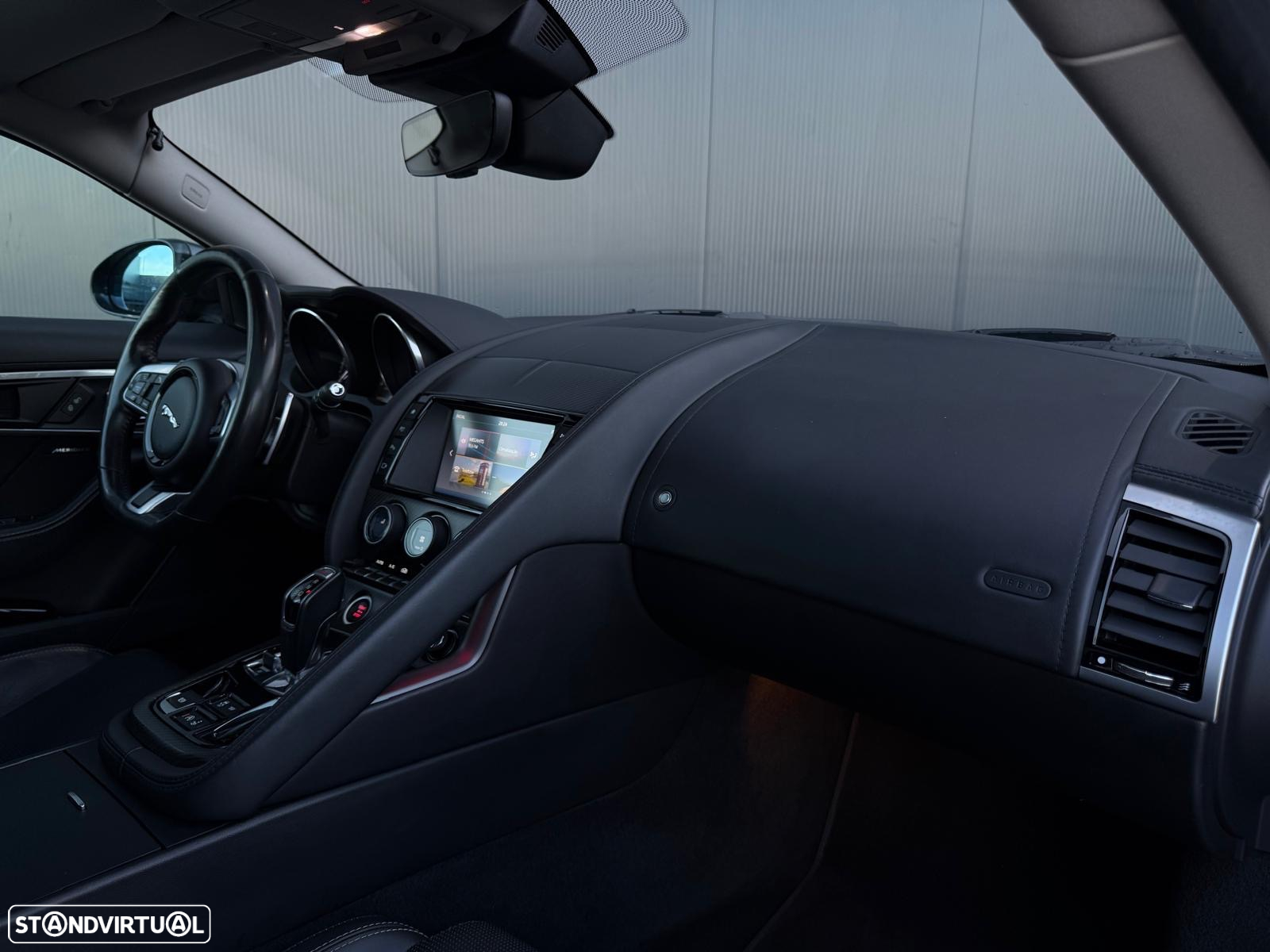 Jaguar F-Type 2.0 i4 R-Dynamic - 2