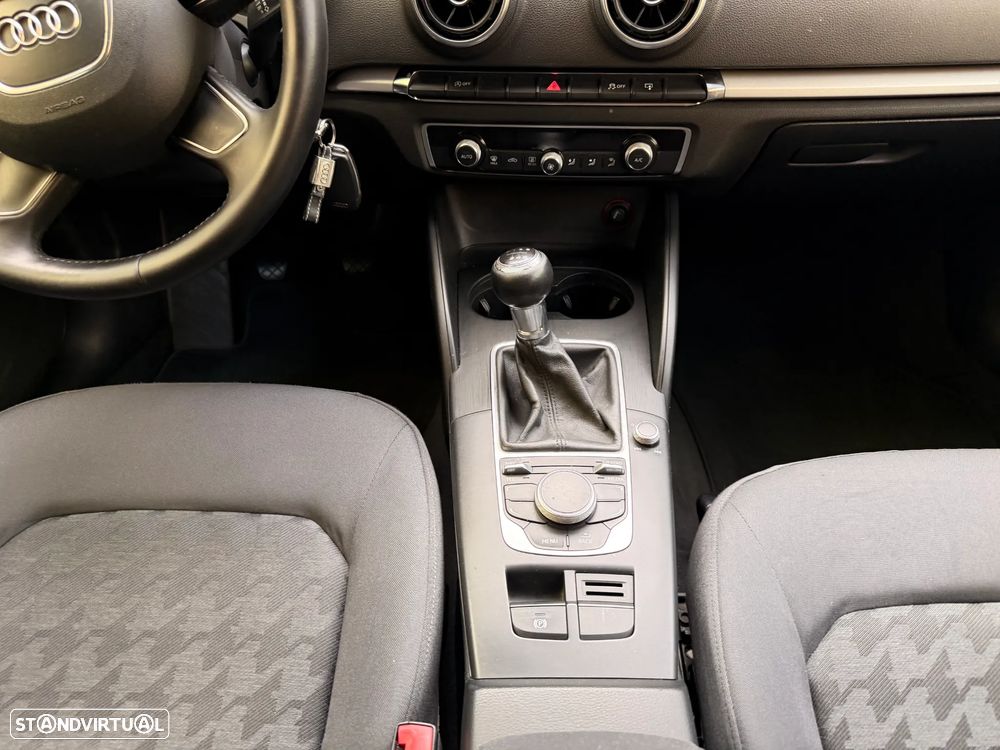 Audi A3 Sportback 1.6 TDI B.Line Attraction - 26