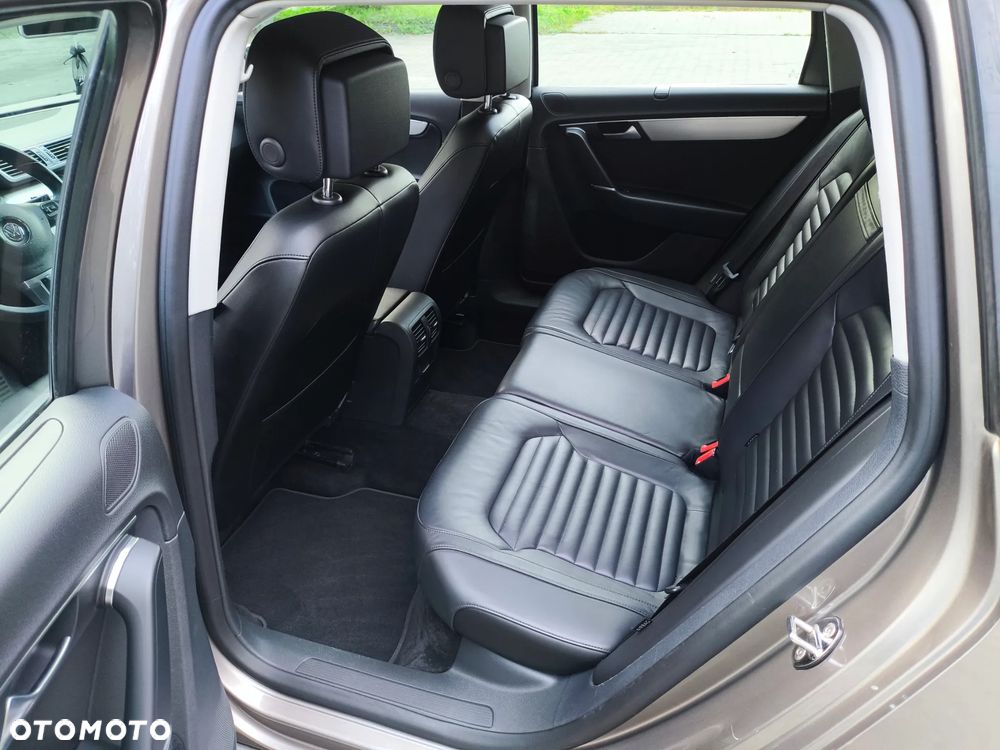 Volkswagen Passat 2.0 TDI DPF BlueMotion Technology Trendline - 20